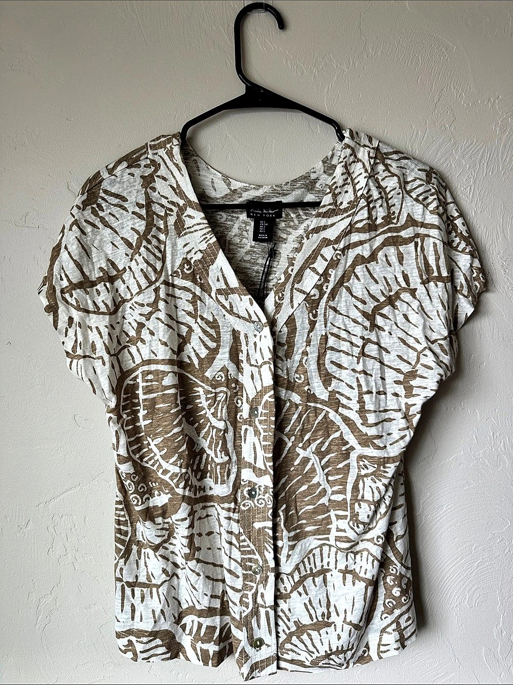 Abstract shells Short Sleeve Linen Top in Cream & Brown Size Medium NWT